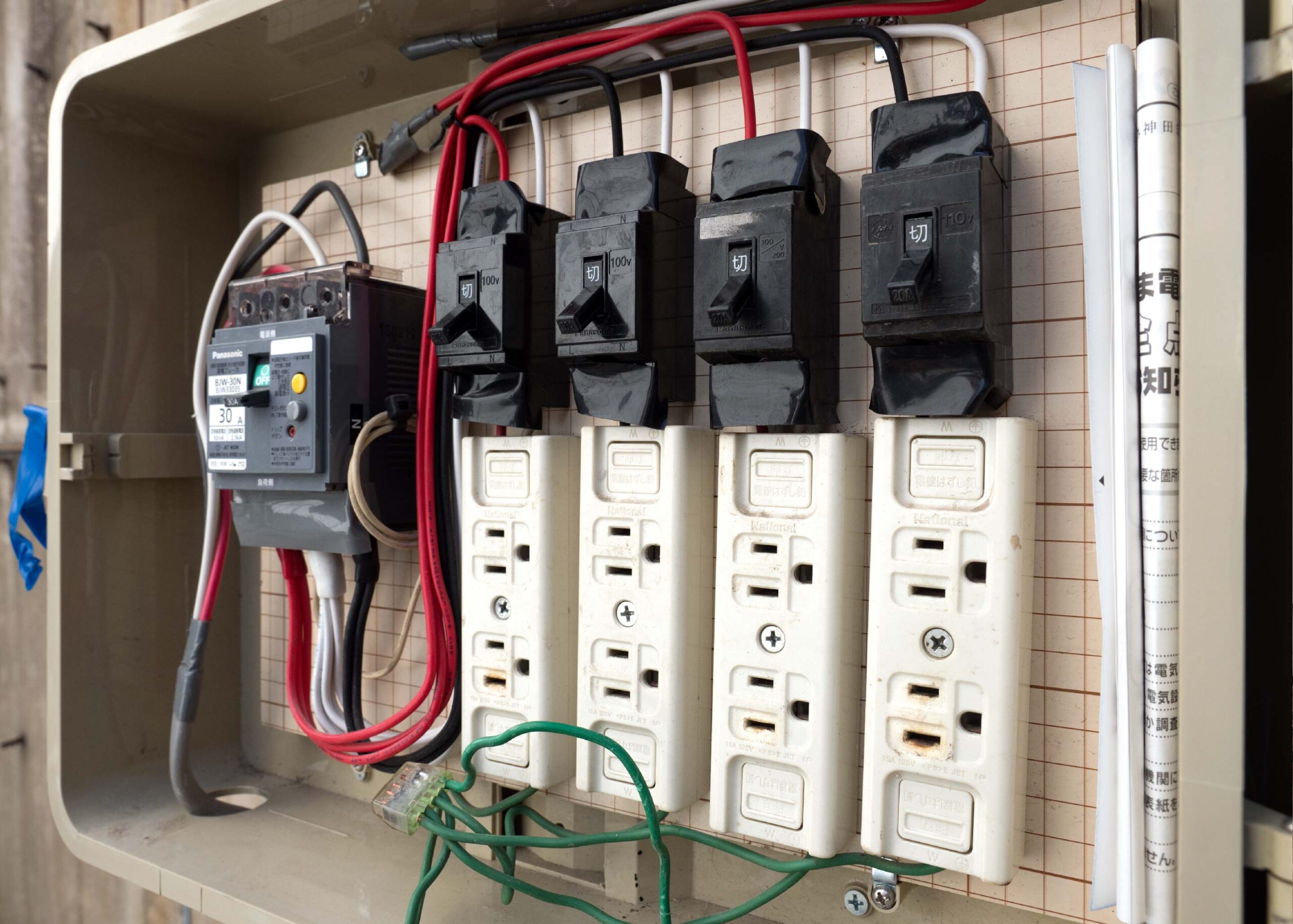 住宅機器
・配線器具